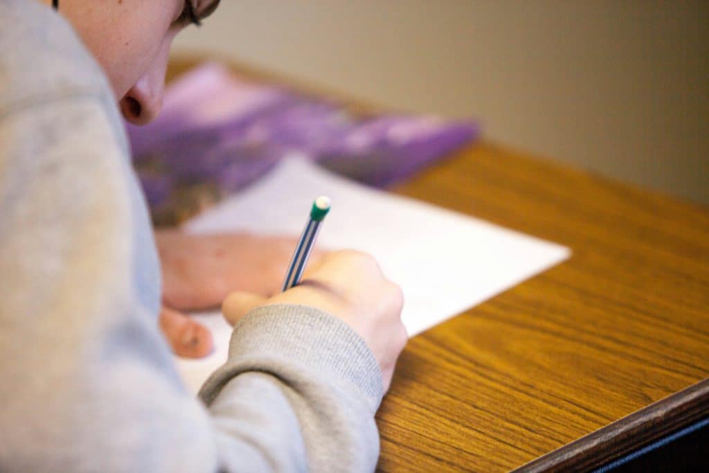 Jak přežít přijímací zkoušky bez újmy: 6 tipů pro rodiče a jejich děti
